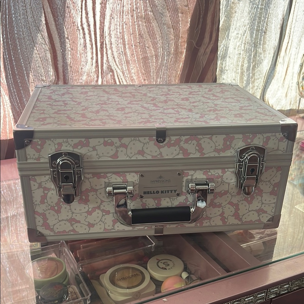 Impressions Vanity hello kitty Slay case Vanity Travel case
